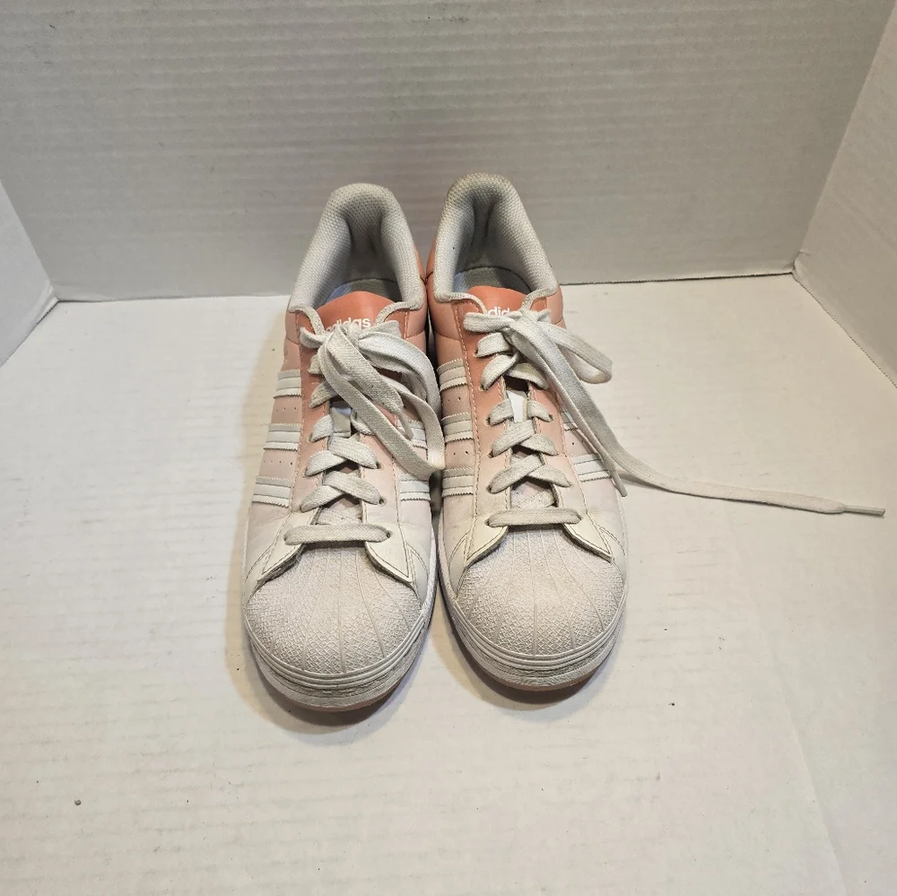 Women‎ athletic shoes